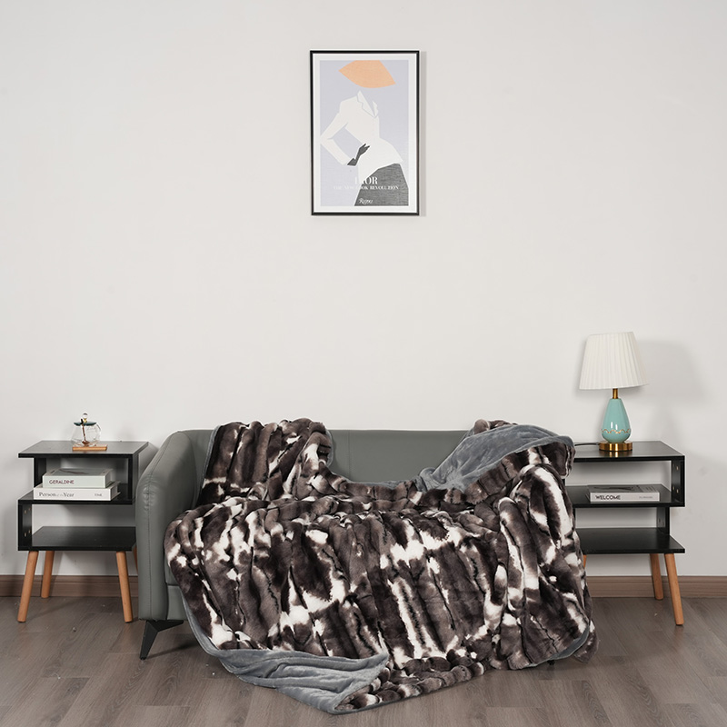 How Do You Choose the Right Size Double-Layer Blanket for Your Bed?